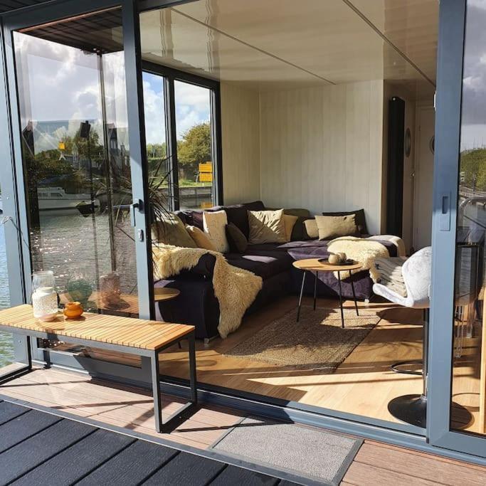 ホテル Modern, Brand New Houseboat Near Amsterdam モニキンダム エクステリア 写真