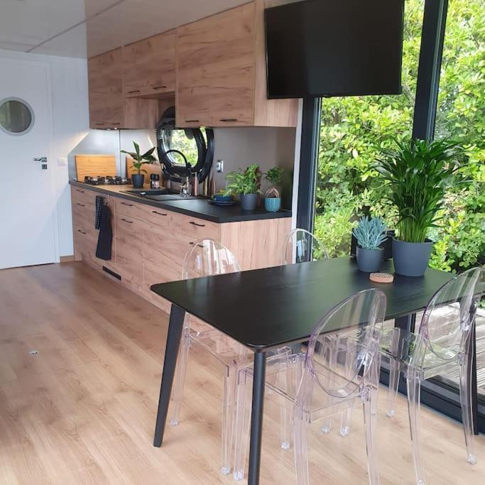 ホテル Modern, Brand New Houseboat Near Amsterdam モニキンダム エクステリア 写真