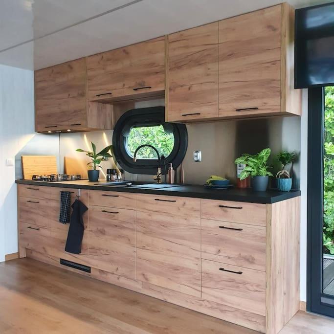 ホテル Modern, Brand New Houseboat Near Amsterdam モニキンダム エクステリア 写真