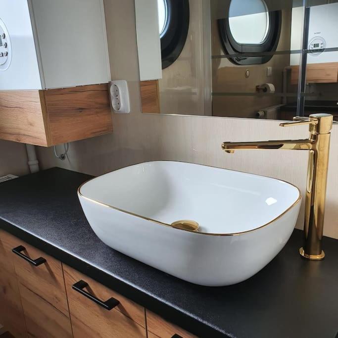 ホテル Modern, Brand New Houseboat Near Amsterdam モニキンダム エクステリア 写真