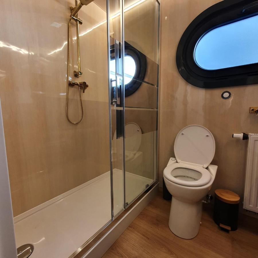 ホテル Modern, Brand New Houseboat Near Amsterdam モニキンダム エクステリア 写真